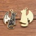 Pendentif chat ailé en émail alliage, breloque bijoux Halloween, accessoire plaqué or. - Style 6 (25F3/4) / 1 Pièce (18x30mm) / Or KC