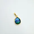 Dettaglio pendente a goccia dorato, madreperla iridescente, elegante accessorio gioiello DIY. - Goccia d'Acqua Conchiglia di Abalone (Solo Ciondolo)