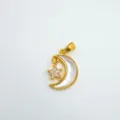 Détail du pendentif lune et étoile doré en nacre naturelle et zircon pour collier. - Lune Or Coquille Blanche