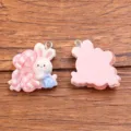 Süßer Harz Kaninchen Schleife Anhänger DIY Charm Zubehör für Handyhülle und Taschen Dekoration. - Stil 4 Kaninchen Anhänger (23E20/24) / 1 Stück/Packung (23x23mm)