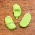 DIY Harz Schuh Anhänger Miniatur grüne Clog Zubehör für Tasche und Handy Dekoration - 1 Stück / Grün