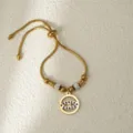 Pulsera ajustable de acero inoxidable con mal de ojo dorado, detalles elegantes. - Ojo Turco Dorado