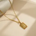 Collar con Colgante Cuadrado de Letra E de Acero de Titanio Dorado para Hombre Figaro - Letra-E / Dorado