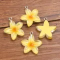 Harz Plumeria Blumen Anhänger DIY Schmuck Zubehör für Halskette Ohrringe Basteln Dekor - 1 Stück / Gelb