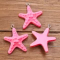 Ciondoli a stella marina in resina rosa per gioielli fai da te, accessori pendenti. - 1 Pezzo / Rosso rosa