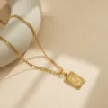 Collar con Colgante Cuadrado de Letra Q de Acero Inoxidable Oro 18K Hombre Moda - Letra-Q / Dorado