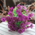 Bouquet di fiori artificiali viola composizione di finti fiori per decorazione dettaglio - Loto rosso