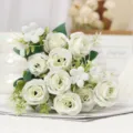 Gedetailleerd overzicht van kunstmatige witte rozen boeket zijden bloemen voor thuis - Wit