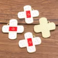 DIY alliage bijoux accessoires série médicale pansement émail pendentif charm - Pansement en Croix No. 5 (5) / 1 Pièce/Paquet (21x21mm) / Rouge