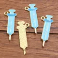 DIY breloques seringue en alliage série médicale pendentif goutte d'huile bleue bijoux - Seringue N° 9 (9) / 1 Pièce (13X34mm) / Bleu