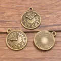 Antike Bronze Legierung Uhr Anhänger DIY Charm Vintage Zahnrad Schmuckzubehör Stücke. - Nr. 27 Wecker Stil / 1 Stück (19x22mm)