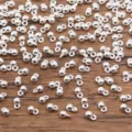 Silberfarbene Legierung hängende runde Perlen Schmuckzubehör, DIY lose Anhänger Perlen Set. - 1 Stück (3x5mm) / Hellsilber