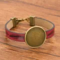 PU Leder Feder Muster Armband vintage Bronze Legierung rund Tablett DIY Schmuck - Antikbronze Stil / 24mm Tablett / Rot