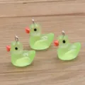 Leuchtende Harz Enten Anhänger mit Metallösen, niedliche DIY Charms für Halsketten und Armbänder. - Fluoreszierendes Grün