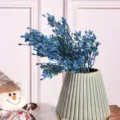 Bouquet di fiori blu artificiali con vaso in ceramica scanalata verde per decorazione domestica - Blu