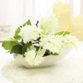 Pianta in vaso di giacinto bianco artificiale in seta per decorazione tavola matrimonio. - Crema