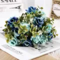 Bouquet di rose artificiali blu, composizione di fiori in seta 34x22cm per decorazioni casa. - Blu