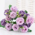 Künstlicher lilafarbener Flieder Blumenstrauß für eine wunderschöne Heimdekoration. - Lila