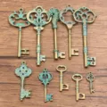 Detailed view of various antique bronze alloy skeleton keys, perfect for DIY jewelry craft. - Random 10 Pieces Pack