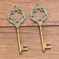 Vintage Bronze Verdigris Hollow Flower Key Pendants DIY Alloy Craft Jewelry Accessories Set - 4 Key 25X75mm 4.8g / 1 Piece