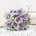 Bouquet di rose artificiali viola per decorazione domestica, bella composizione floreale. - Viola