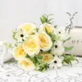 Bouquet di fiori di rose gialle artificiali con margherite bianche per decorazione della casa - Giallo