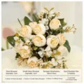 Bouquet di fiori artificiali con rose champagne e margherite per decorazioni domestiche. - Crema