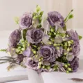 Bouquet di fiori di rose viola artificiali, peonie in seta per decorazione. - Viola