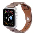 Vue détaillée d'un bracelet de montre en cuir marron élégant à trois anneaux pour Apple Watch. - 38/40/41mm / Brun