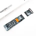 Vue detaillee du bracelet de montre en nylon tresse compatible avec Apple Watch, vert. - Camouflage Gris
