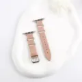 Bracelet en cuir rose avec motif d'ours mignon pour Apple Watch, vue détaillée. - 38/40/41 mm (S10 42 mm) / Rose poudré
