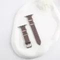 Bracelet de montre Apple en cuir marron avec gaufrage d'ours mignon, bracelet de rechange. - 38/40/41 mm (S10 42 mm) / Gris Violet