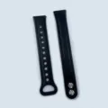 Vue détaillée de bracelet de montre connectée de rechange en cuir noir avec double rivet. - Argent / Noir