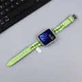 Bracelet de montre en cuir vert avec perles et détail de pendentif chat pour Apple Watch. - Vert