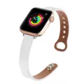 Gros plan sur les détails du bracelet de montre en cuir blanc et marron avec clous métal. - 38/40/41mm / Blanc