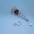 Edelstahl Spirale fur Windspiel Windspinner aus Metall mit rotem Glasball Anhanger - Rote Rundkugel