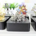 Magnetische Stahlkugeln Desktop Ornament mit quadratischem Sockel kreatives Spielzeug. - Große Perlenfamilie