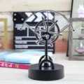 Regenschirm Perpetuum Mobile Schreibtischspielzeug, Detailansicht der Metall Kinetik Kugel. - B101
