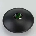 Detailaufnahme des 3D-Miraskops optische Illusion Spielzeug mit Spiegelreflexion und Frosch. - Grüner Frosch