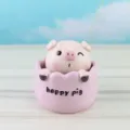 Detailansicht des niedlichen rosa Schwein Harz Ornament, schöne Cartoon Figur mit Text. - Typ A Rosa