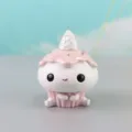 Detailansicht der niedlichen Kunstharz Cupcake Figur, perfekt als schöne Auto- und Schreibtischdeko. - Stil C / 7*5.5cm