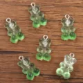Pendentif ours en resine degradee vert DIY accessoire acrylique pour sacs et telephone. - 1 Pièce / Vert