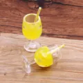 DIY Harz Miniatur Frucht Cocktail Glas Anhänger, süße Tasche Zubehör und Schlüsselanhänger. - Gelb