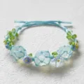 Handgemaakte blauwe kristal gevlochten net armband macrame bloemen polsbandje cadeau idee. - Ijsblauw
