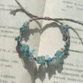 Handgemaakte macrame kristalen armband detailweergave, blauwe steen gevlochten geschenk. - Baikalmeer