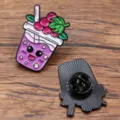 Lindo Pin Esmaltado Taza De Té Boba De Fruta Broche De Metal De Dibujos Animados - Taza de Té de Leche con Uva / 23x30mm