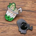 Bonito broche de esmalte de metal con taza de té boba y aguacate para ropa bolsa - Taza de Té con Leche de Aguacate / 25x30mm