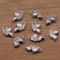 DIY κρεμαστά ψαριού από κράμα αργυρά κοσμήματα, λεπτομερής προβολή σε ξύλινο φόντο. - 1 Τεμάχιο (8x15mm)