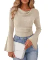 Top donna autunnale in morbida maglia a costole con eleganti maniche a tromba. - Taglia S / Albicocca