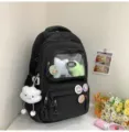 Schwarzer Ita Rucksack mit Sichtfenster, süßem Wolkenanhänger und Pins für Schüler. - Rucksack / Mit Abzeichen und Anhänger / Schwarz